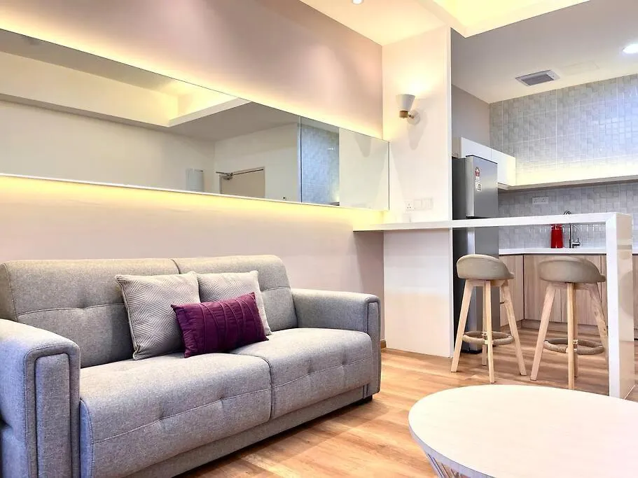 Urban Vista @ The Quartz Residence: City Center Retreat With Infinitypool Malacca