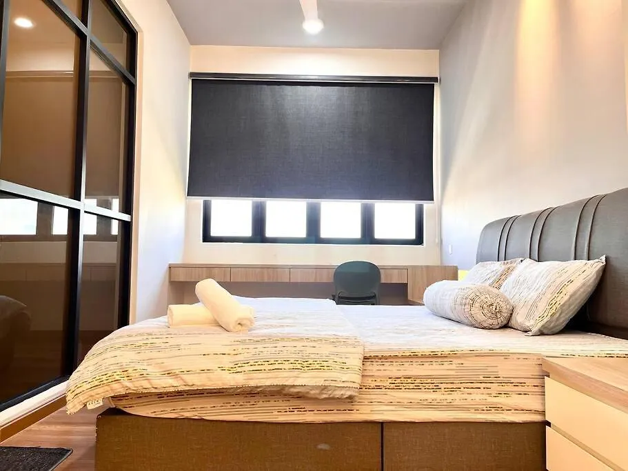 Urban Vista @ The Quartz Residence: City Center Retreat With Infinitypool Malacca
