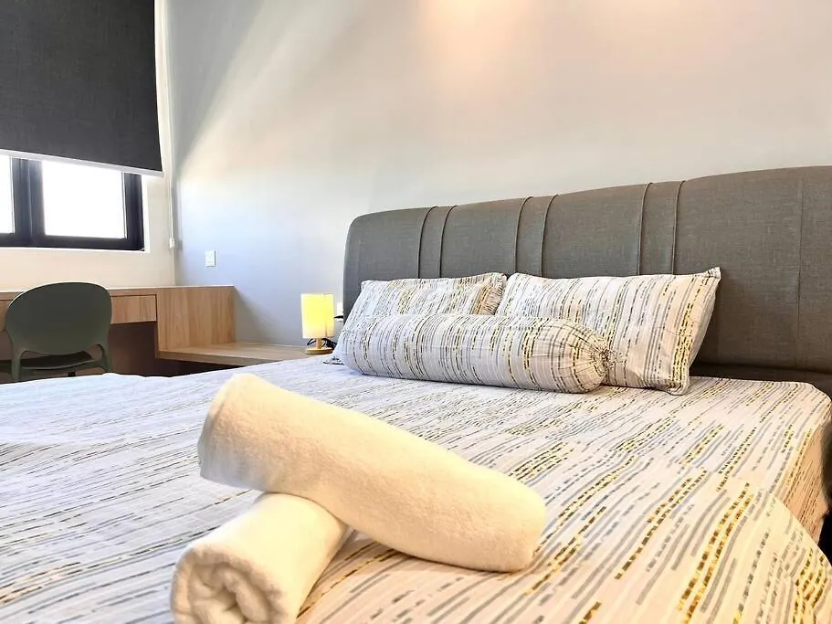 Urban Vista @ The Quartz Residence: City Center Retreat With Infinitypool Malacca