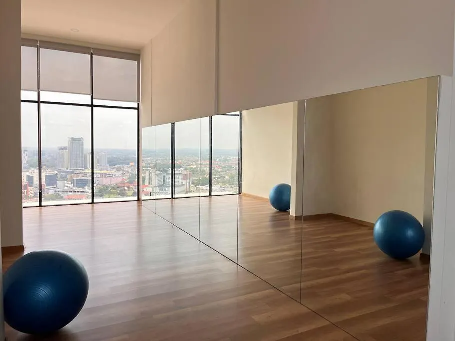 Urban Vista @ The Quartz Residence: City Center Retreat With Infinitypool Malacca